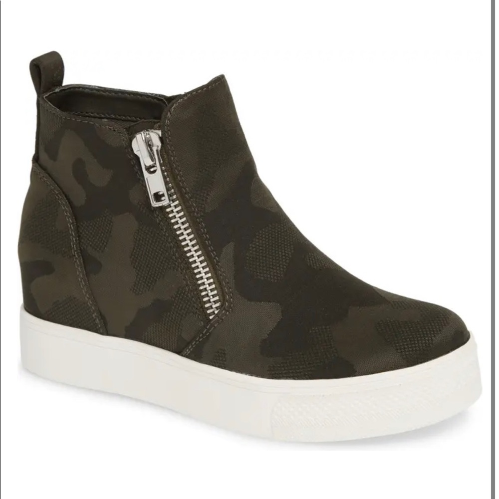 Wedgie High Top Platform Sneaker
STEVE MADDEN